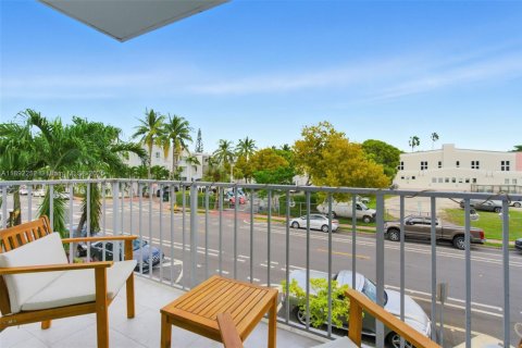 Condominio en alquiler en Miami Beach, Florida, 3 dormitorios, 104.7 m2 № 1950936 - foto 8