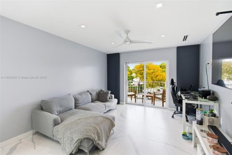 Condominio en alquiler en Miami Beach, Florida, 3 dormitorios, 104.7 m2 № 1950936 - foto 6