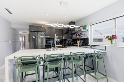 Condominio en alquiler en Miami Beach, Florida, 3 dormitorios, 104.7 m2 № 1950936 - foto 4
