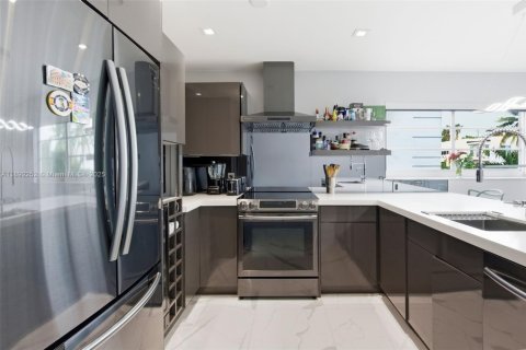Condominio en alquiler en Miami Beach, Florida, 3 dormitorios, 104.7 m2 № 1950936 - foto 3