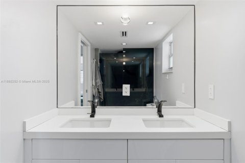 Condominio en alquiler en Miami Beach, Florida, 3 dormitorios, 104.7 m2 № 1950936 - foto 17