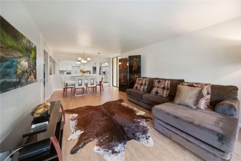 Condo in Delray Beach, Florida, 3 bedrooms  № 1994002 - photo 8