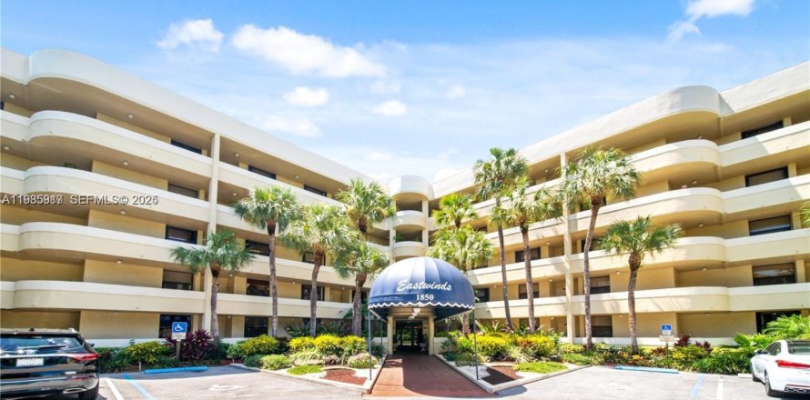 Condo in Delray Beach, Florida, 3 bedrooms  № 1994002