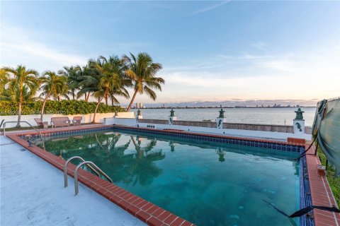 Купить коммерческую недвижимость в Норт-Бей-Виллидж, Флорида № 1987124 - фото 17