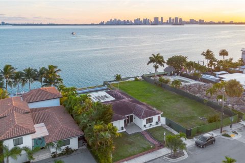 Купить коммерческую недвижимость в Норт-Бей-Виллидж, Флорида № 1987124 - фото 15