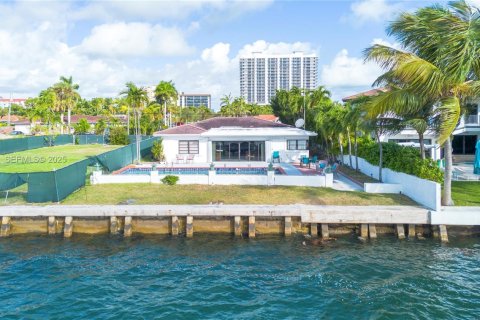 Купить коммерческую недвижимость в Норт-Бей-Виллидж, Флорида № 1987124 - фото 4