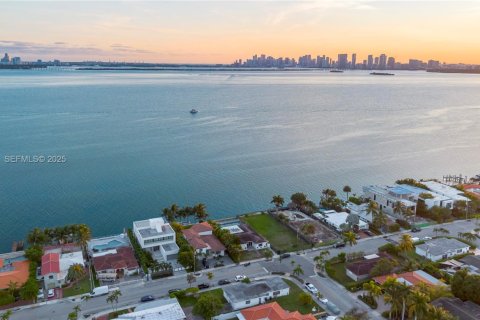 Купить коммерческую недвижимость в Норт-Бей-Виллидж, Флорида № 1987124 - фото 16