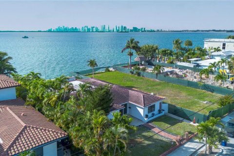 Купить коммерческую недвижимость в Норт-Бей-Виллидж, Флорида № 1987124 - фото 2