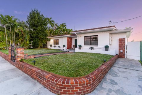 Купить коммерческую недвижимость в Норт-Бей-Виллидж, Флорида № 1987124 - фото 21