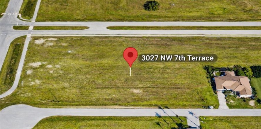 Terrain à Cape Coral, Floride № 2229300