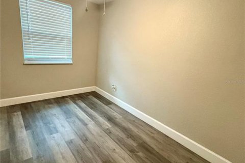 Снять в аренду виллу или дом в Сеффнер, Флорида 5 комнат, 99.41м2, № 1840330 - фото 12