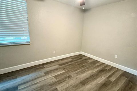 Снять в аренду виллу или дом в Сеффнер, Флорида 5 комнат, 99.41м2, № 1840330 - фото 11