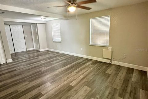 Снять в аренду виллу или дом в Сеффнер, Флорида 5 комнат, 99.41м2, № 1840330 - фото 4