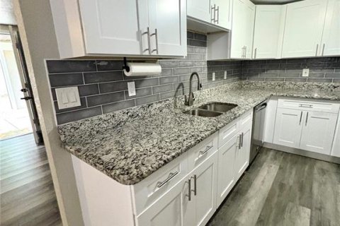 Снять в аренду виллу или дом в Сеффнер, Флорида 5 комнат, 99.41м2, № 1840330 - фото 6