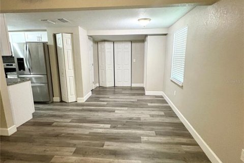 Снять в аренду виллу или дом в Сеффнер, Флорида 5 комнат, 99.41м2, № 1840330 - фото 3