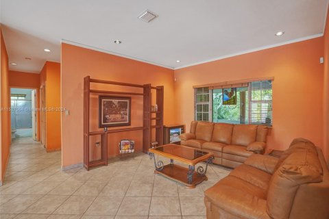 Casa en venta en Miami, Florida, 3 dormitorios, 200.02 m2 № 2053665 - foto 28
