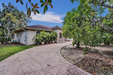 Casa en venta en Miami, Florida, 3 dormitorios, 200.02 m2 № 2053665 - foto 4