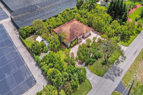 Casa en venta en Miami, Florida, 3 dormitorios, 200.02 m2 № 2053665 - foto 13