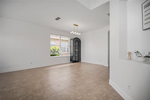House in Orlando, Florida 4 bedrooms, 173.63 sq.m. № 2391423 - photo 8