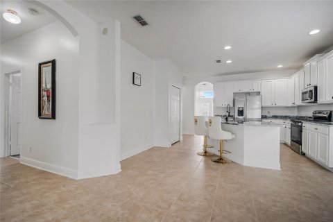 House in Orlando, Florida 4 bedrooms, 173.63 sq.m. № 2391423 - photo 17