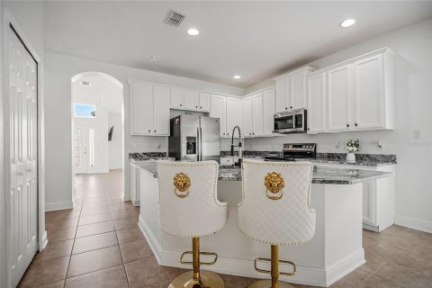 House in Orlando, Florida 4 bedrooms, 173.63 sq.m. № 2391423 - photo 11