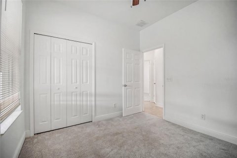House in Orlando, Florida 4 bedrooms, 173.63 sq.m. № 2391423 - photo 25