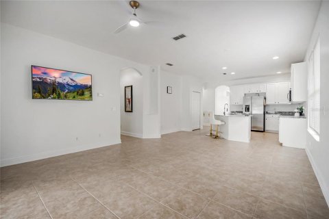 House in Orlando, Florida 4 bedrooms, 173.63 sq.m. № 2391423 - photo 19