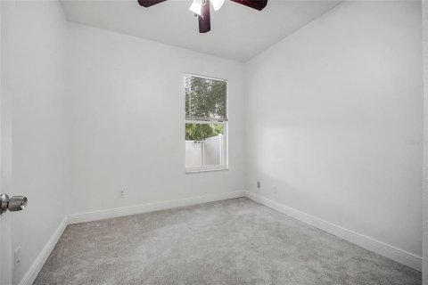 House in Orlando, Florida 4 bedrooms, 173.63 sq.m. № 2391423 - photo 24