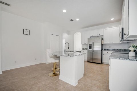 House in Orlando, Florida 4 bedrooms, 173.63 sq.m. № 2391423 - photo 16