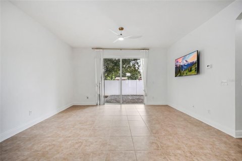 House in Orlando, Florida 4 bedrooms, 173.63 sq.m. № 2391423 - photo 18