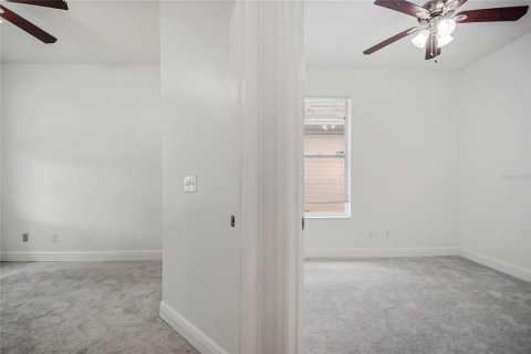 House in Orlando, Florida 4 bedrooms, 173.63 sq.m. № 2391423 - photo 27