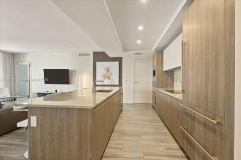 Condo in Miami, Florida, 2 bedrooms  № 1939566 - photo 1