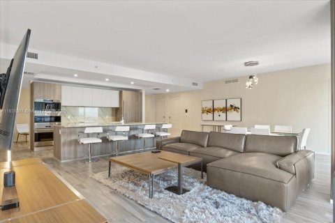 Condo in Miami, Florida, 2 bedrooms  № 1939566 - photo 3