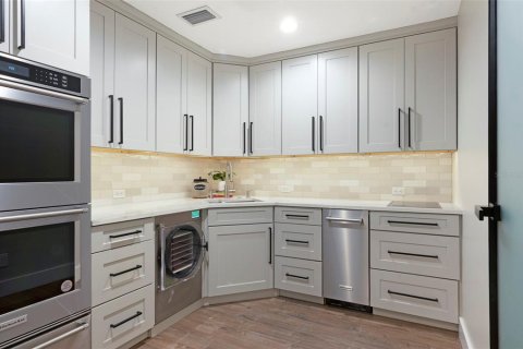 House in North Redington Beach, Florida 3 bedrooms, 255.39 sq.m. № 2152282 - photo 8