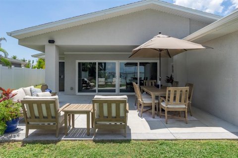House in North Redington Beach, Florida 3 bedrooms, 255.39 sq.m. № 2152282 - photo 25