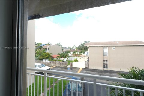 Condo in Davie, Florida, 2 bedrooms  № 1949371 - photo 19