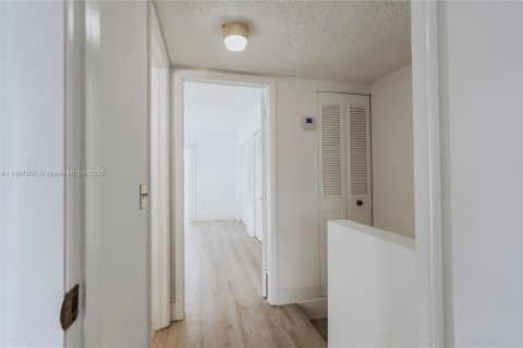 Condo in Davie, Florida, 2 bedrooms  № 1949371 - photo 21