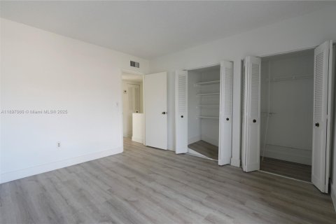 Condo in Davie, Florida, 2 bedrooms  № 1949371 - photo 20