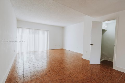 Condo in Davie, Florida, 2 bedrooms  № 1949371 - photo 13