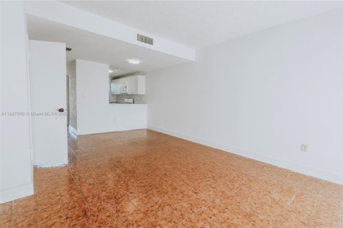 Condo in Davie, Florida, 2 bedrooms  № 1949371 - photo 14