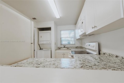Condo in Davie, Florida, 2 bedrooms  № 1949371 - photo 12