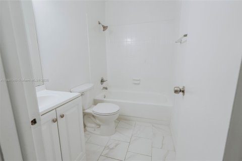 Condo in Davie, Florida, 2 bedrooms  № 1949371 - photo 17