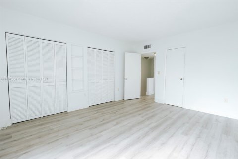 Condo in Davie, Florida, 2 bedrooms  № 1949371 - photo 23