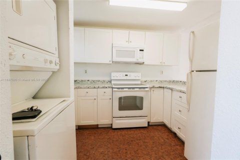 Condo in Davie, Florida, 2 bedrooms  № 1949371 - photo 9