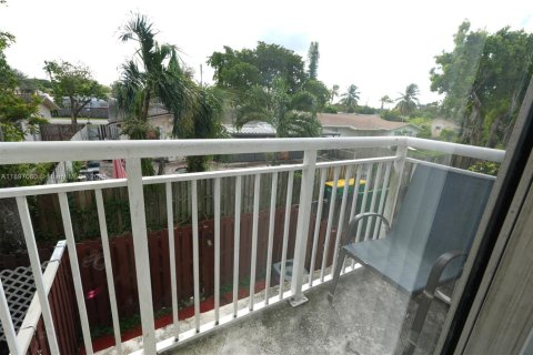 Condo in Davie, Florida, 2 bedrooms  № 1949371 - photo 24