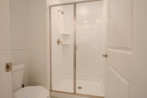 Adosado en venta en Kissimmee, Florida, 4 dormitorios, 177.81 m2 № 2055082 - foto 13