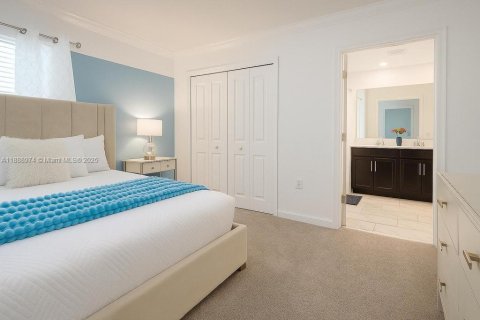 Adosado en venta en Kissimmee, Florida, 4 dormitorios, 177.81 m2 № 2055082 - foto 6