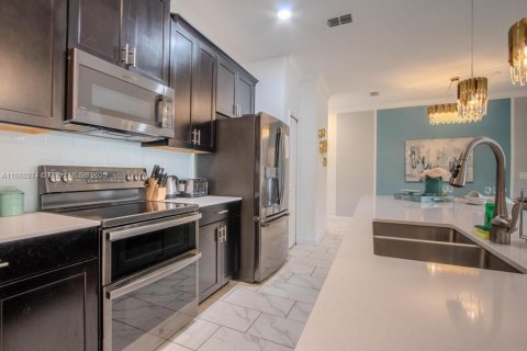 Adosado en venta en Kissimmee, Florida, 4 dormitorios, 177.81 m2 № 2055082 - foto 14