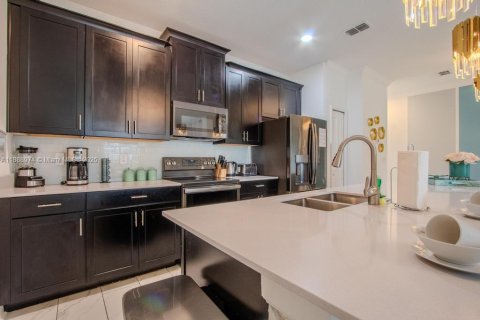 Adosado en venta en Kissimmee, Florida, 4 dormitorios, 177.81 m2 № 2055082 - foto 4