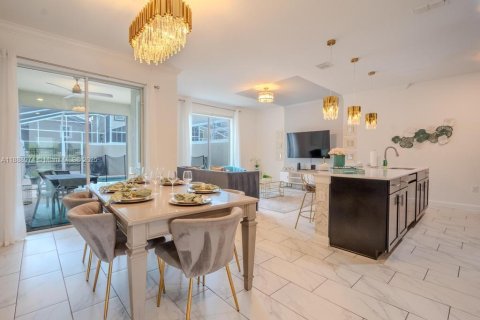 Adosado en venta en Kissimmee, Florida, 4 dormitorios, 177.81 m2 № 2055082 - foto 2